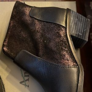 Antelope Met Block Brush booties